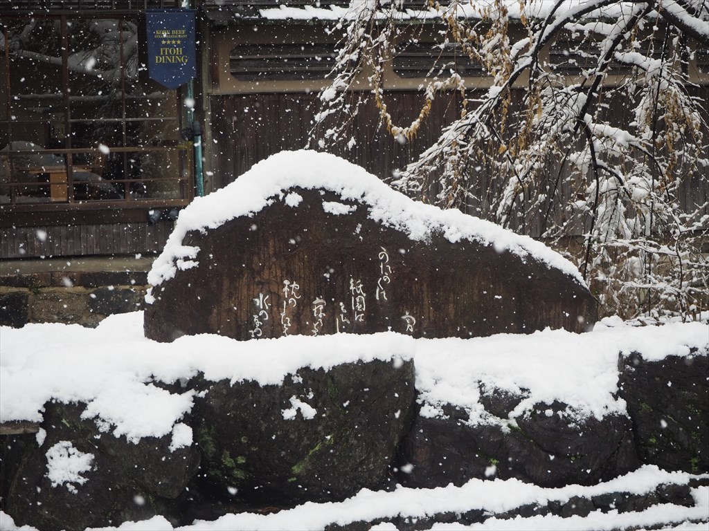 祇園白川の雪景色