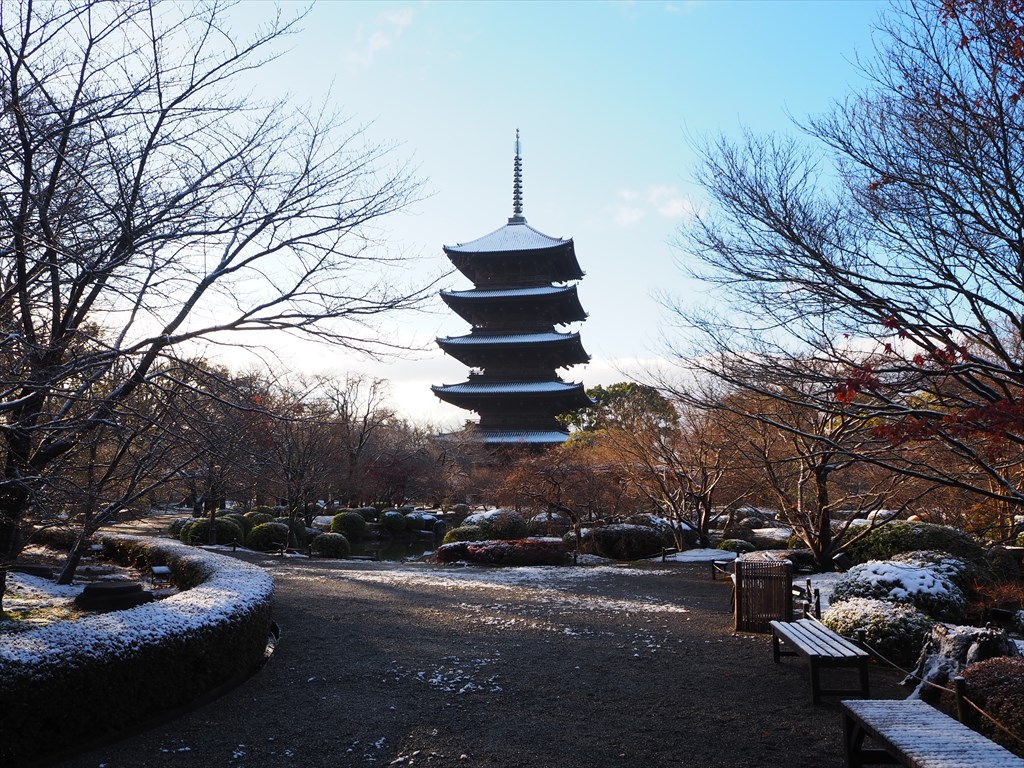 東寺　五重塔の雪景色