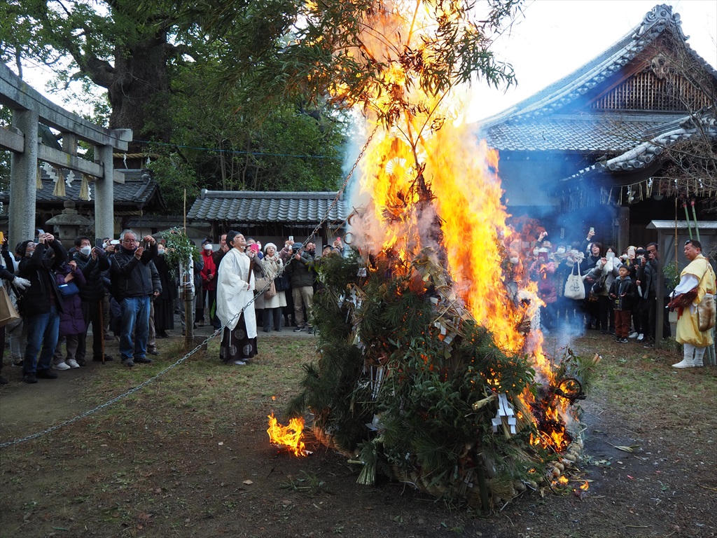 新熊野神社の左義長神事　2024年