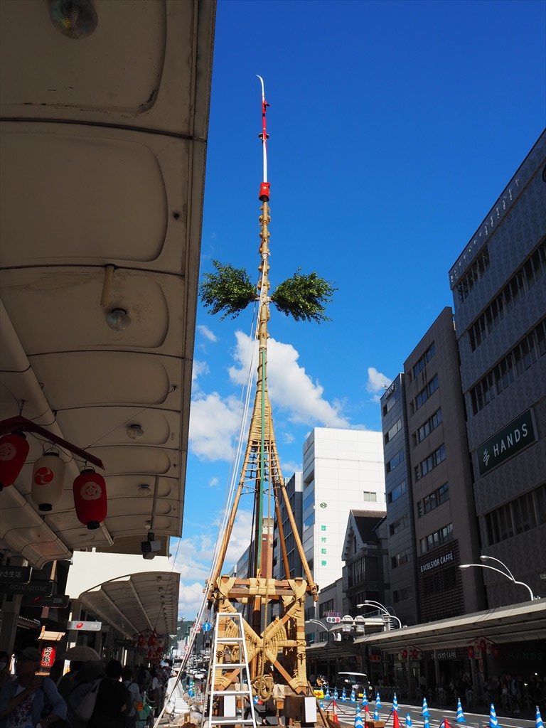 祇園祭の鉾建てが始まる