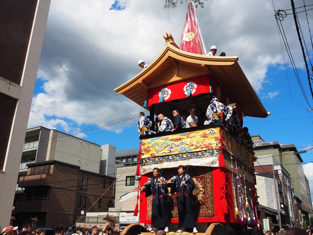 鷹山の曳初めと宵山